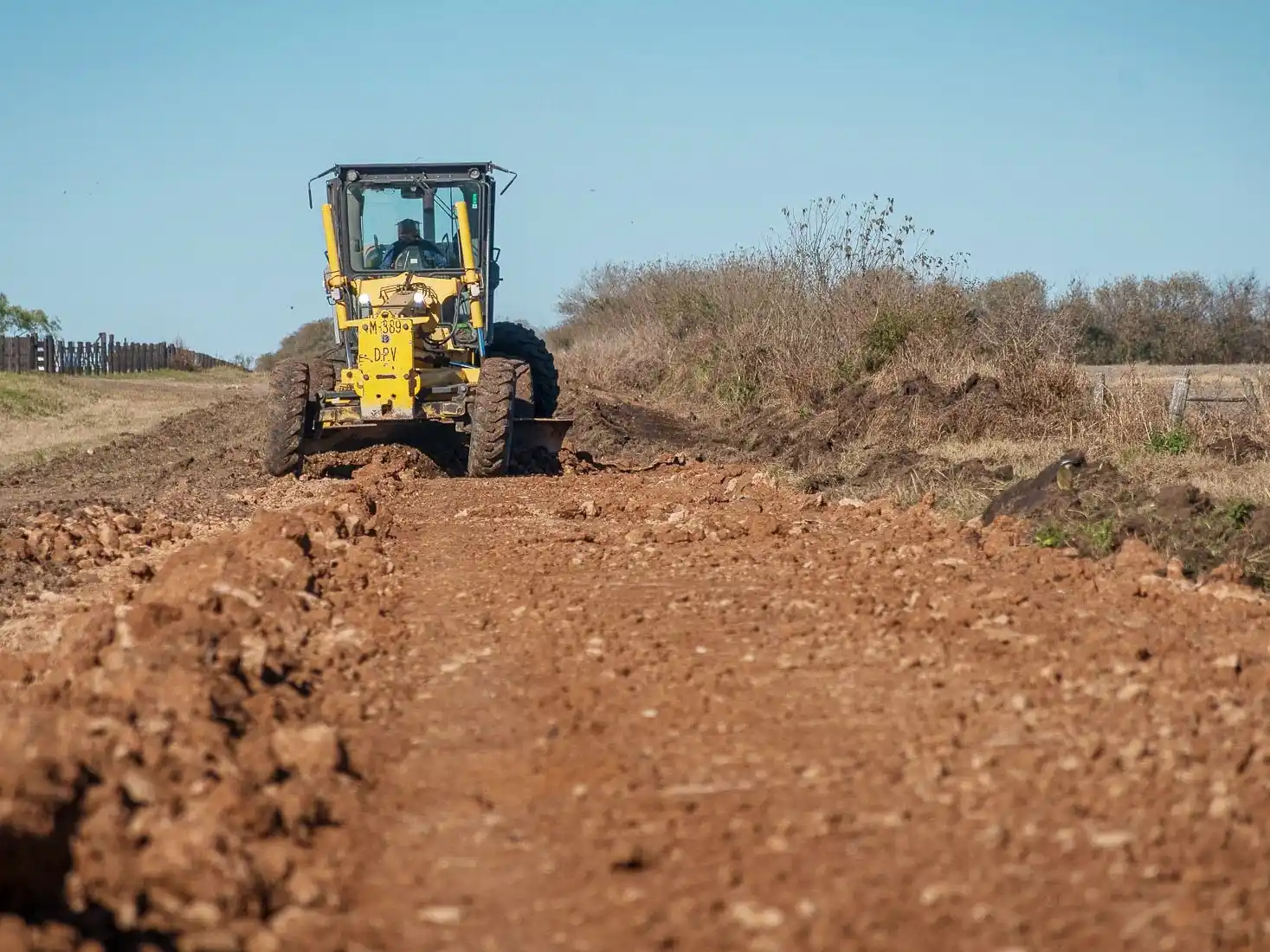 Trabajan en importante camino del departamento Uruguay