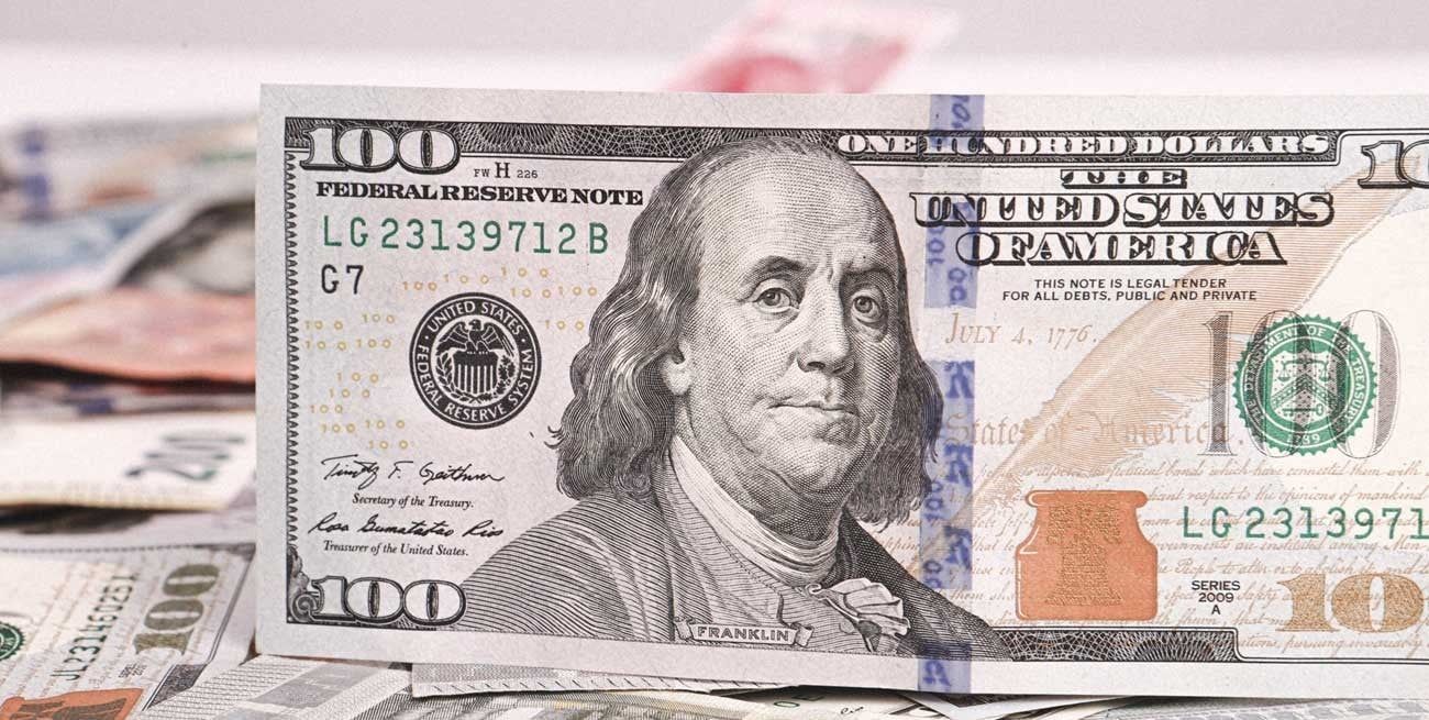 El dólar oficial opera a $365,50.
