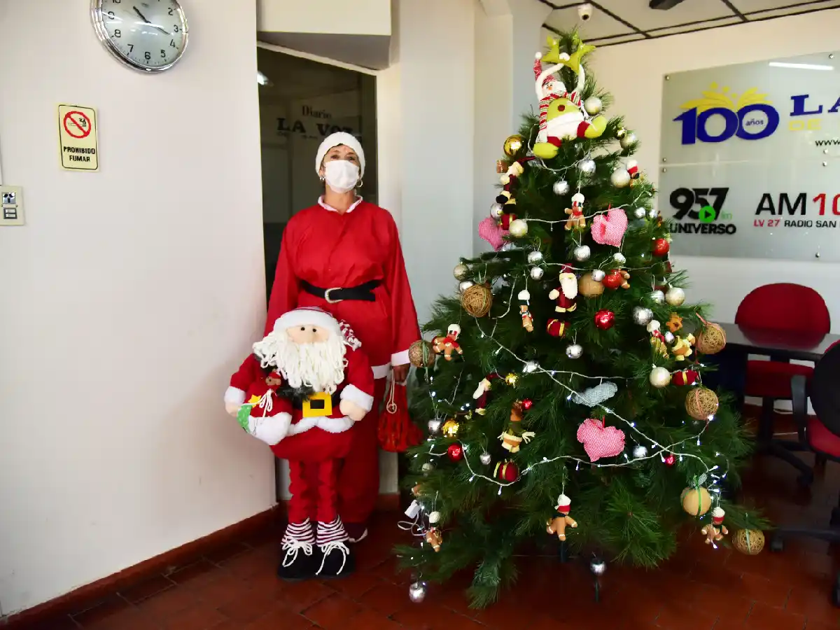 El espíritu navideño no tiene género: una mamá Noel es furor en las calles
