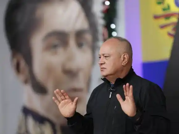 Diosdado anuncia derribo de una avioneta cargada con drogas en Apure