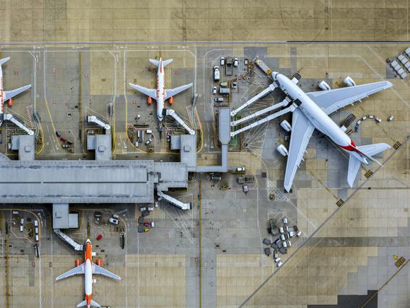 El aeropuerto de Londres-Gatwick limita los vuelos ante la falta de controladores