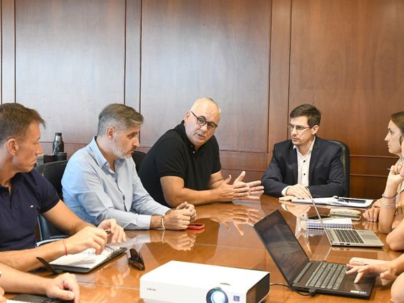 El intendente se reunió con integrantes del CCIRR para dialogar sobre la renovación de veredas de Bv. Santa Fe