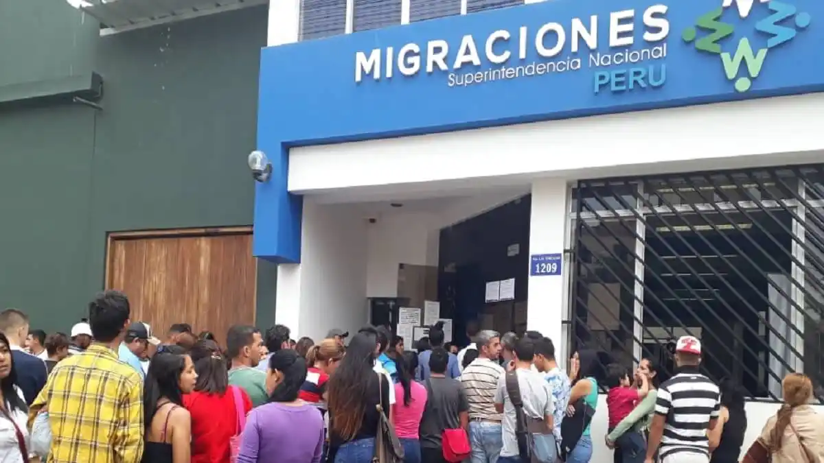 PERÚ ESTABLECE NUEVO PERMISO para regularizar a migrantes ilegales (+Detalles)