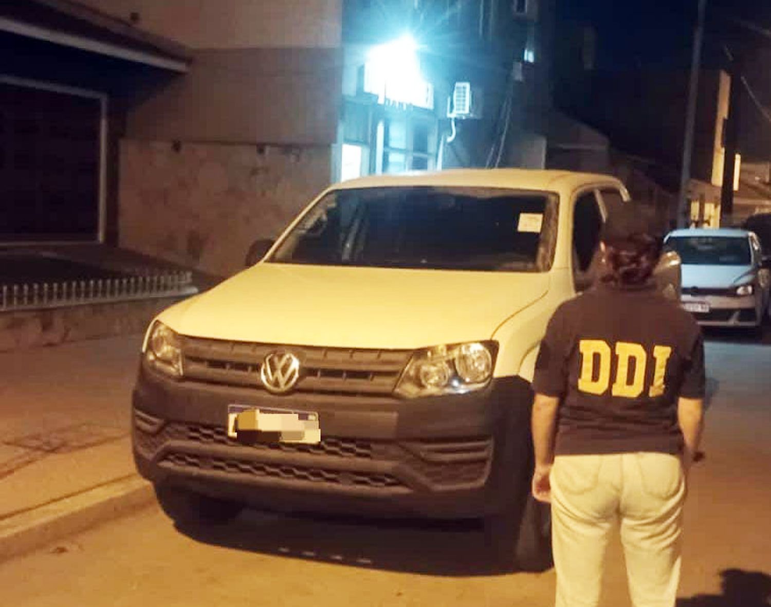 Frente a la dependencia policial. Se encuentra el vehículo secuestrado