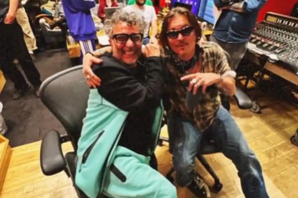 "Johnny Depp paso a saludarnos por el estudio dos de Abbey Road" | Foto: @fitopaezmusica en Instagram