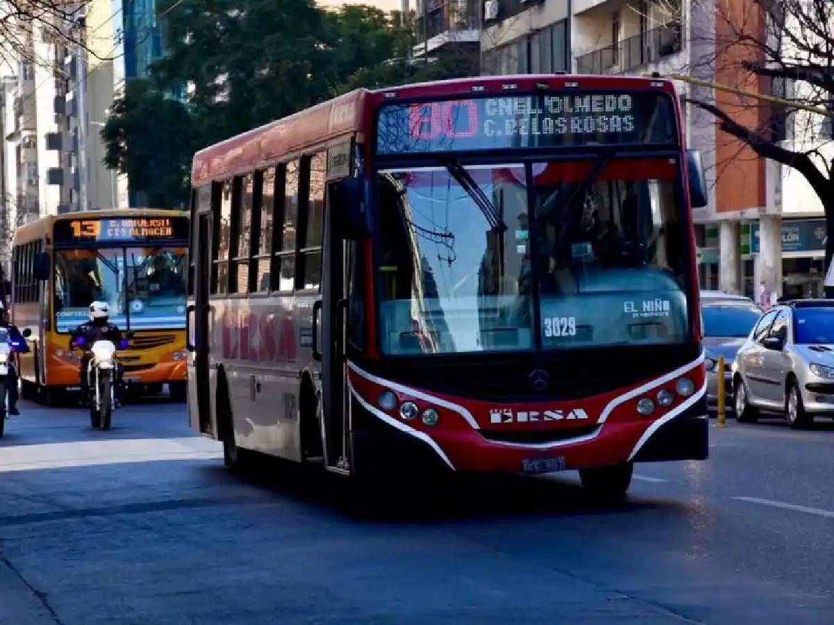 Detuvieron a un hombre que manoseó una adolescente en  colectivo en la ciudad de Córdoba  