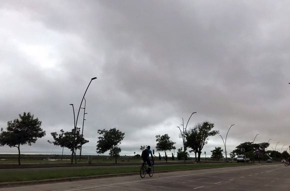 El sábado recibe a Rosario con nubes, humedad y bajas temperaturas