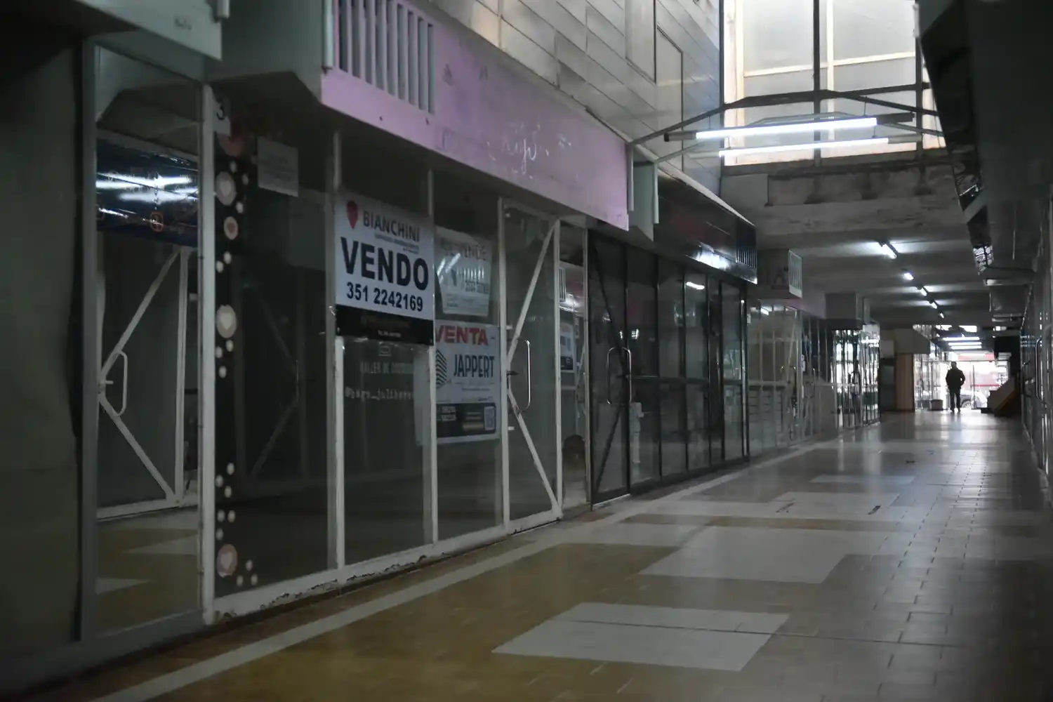 Caída del consumo y suba de costos golpean al comercio.