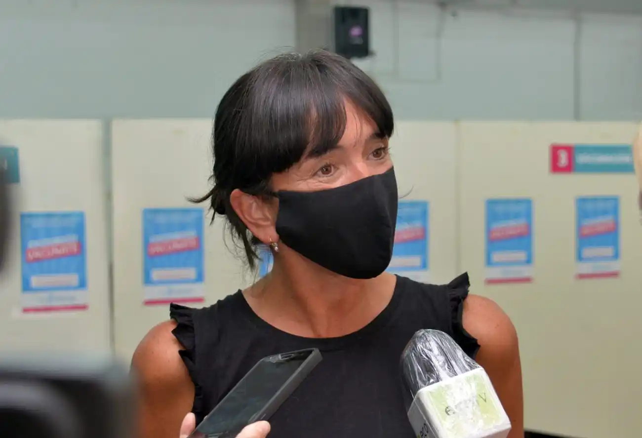 Iparraguirre catalogó como "grave" la vacunación de ciertos funcionarios municipales 