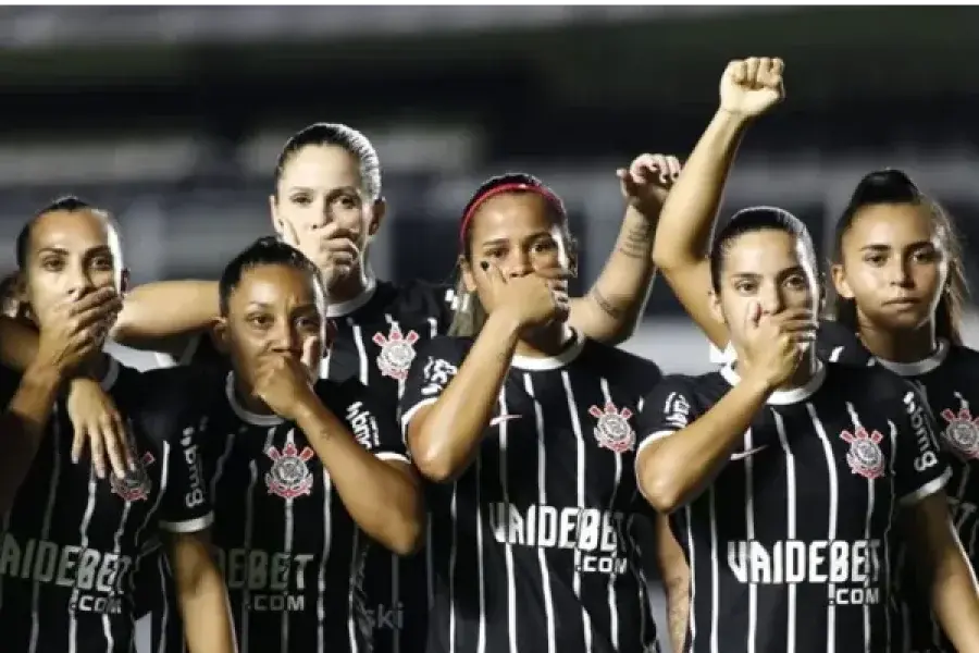 Brasil: la protesta de las futbolistas luego de que recontrataran a un técnico acusado de abuso sexual 