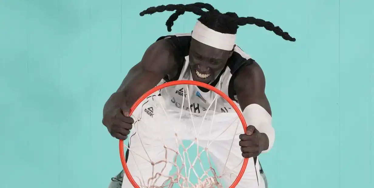 La volcada de Wenyen Gabriel.