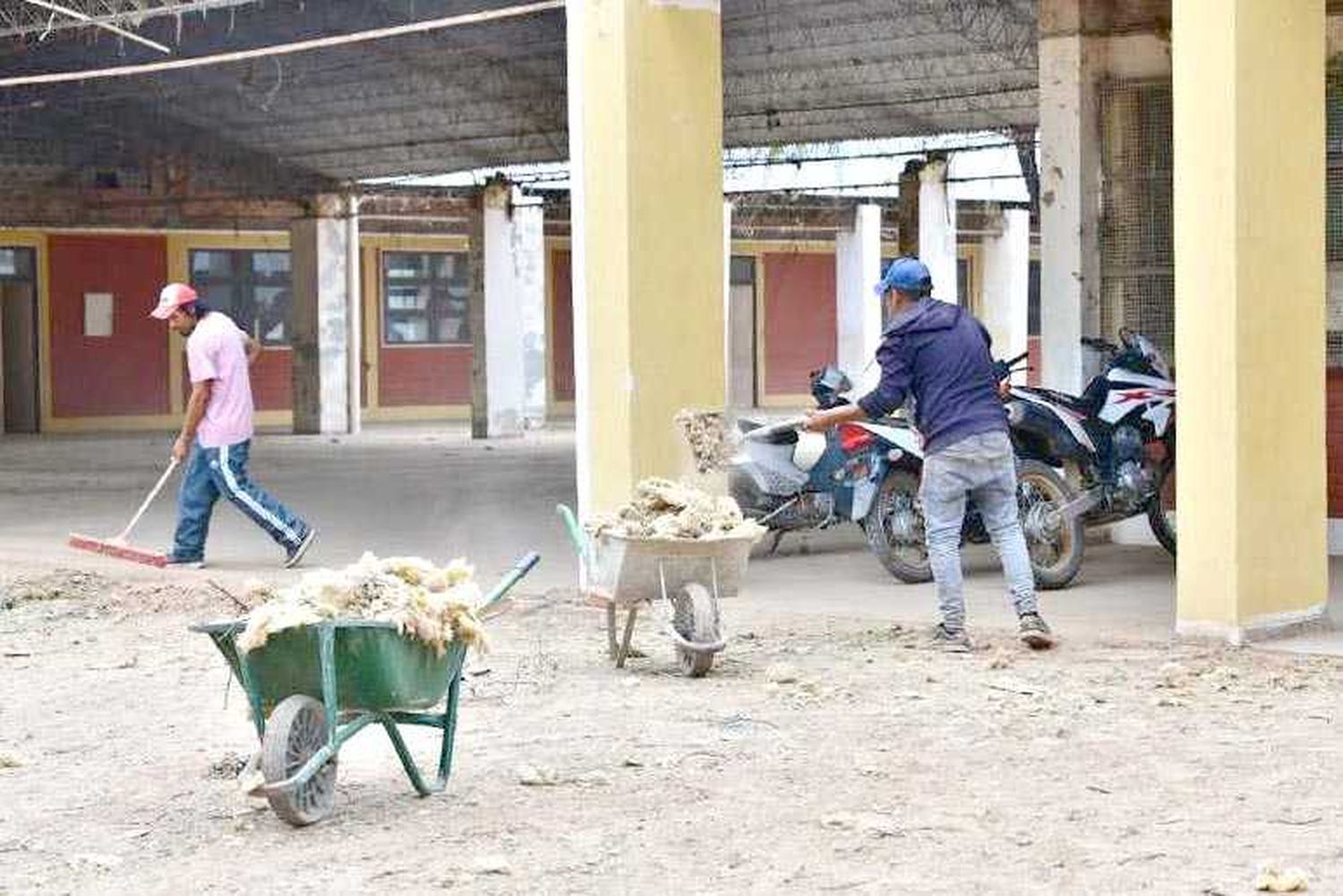 Tras el temporal, continúa la asistencia del
Gobierno provincial a las comunidades de El Potrillo