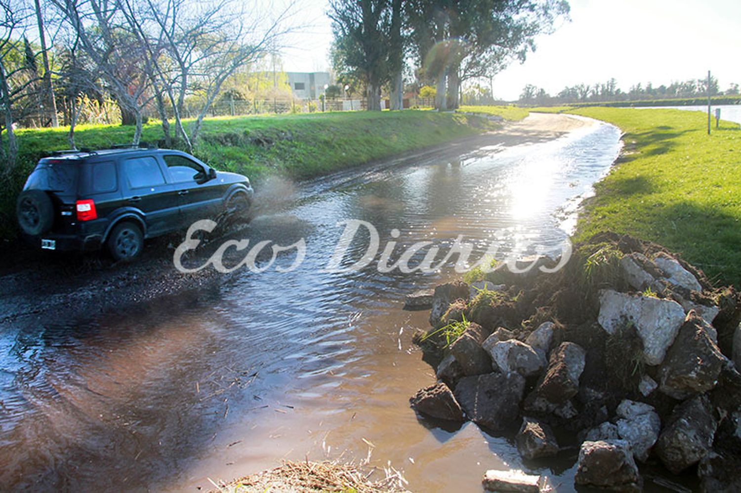 La crecida del río Quequén ocasiona desbordes -FOTOGALERÍA-