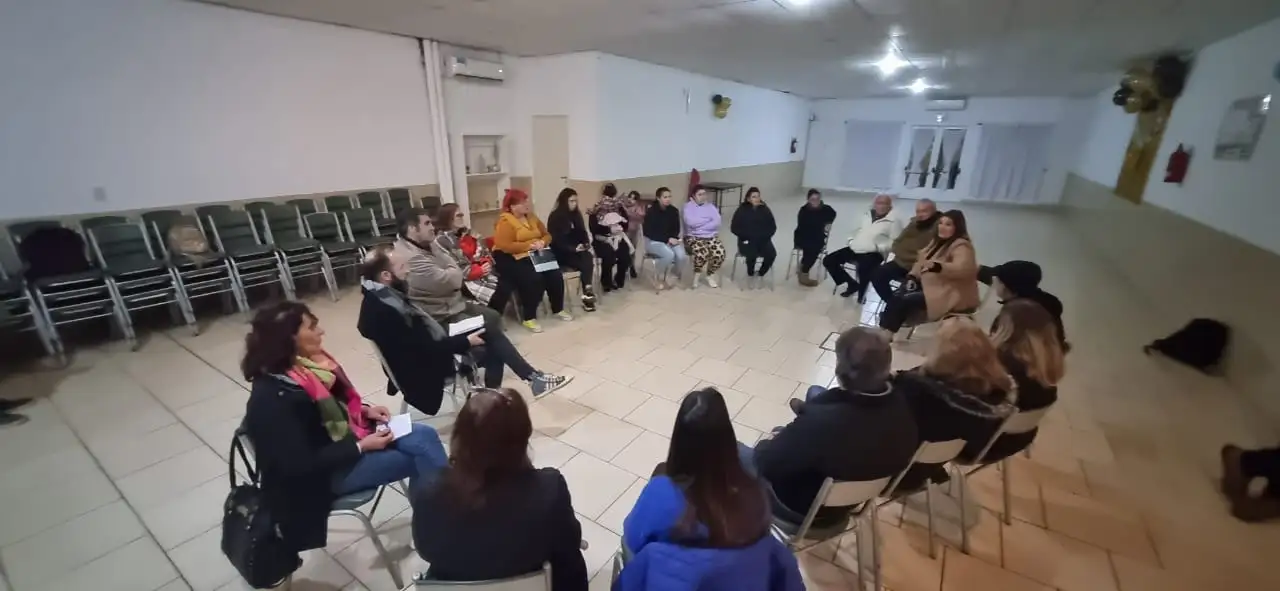 Los presentes juntaron firmas para elevar el reclamo al Concejo Deliberante.