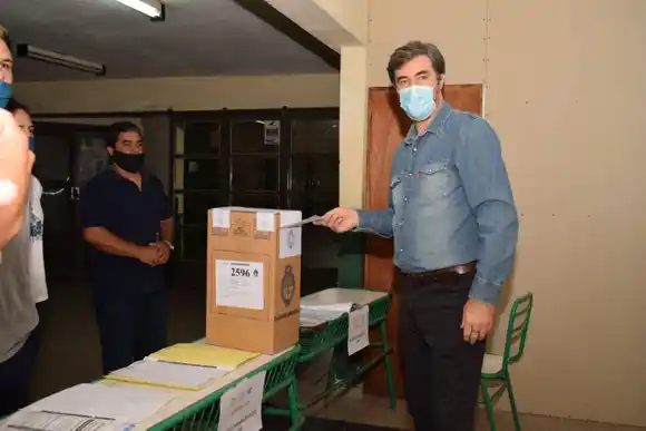 Votó Ángel Giano: "es un nuevo día para fortalecer la democracia"