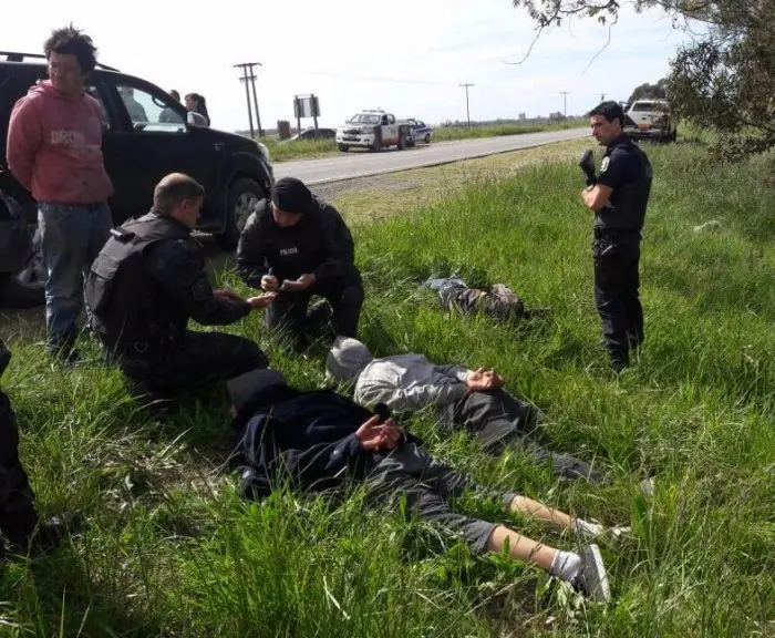 Robo, toma de rehén, persecución y disparos