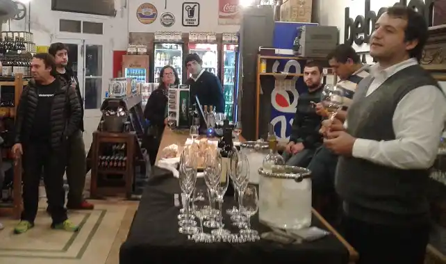 Los Haroldos eligió El Bebedero para presentar sus vinos