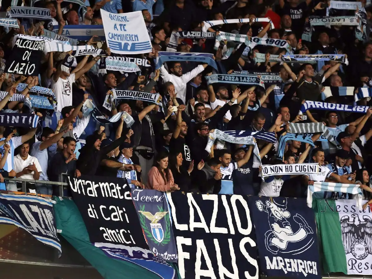 Lazio llenará el Olímpico con figuras de cartón de sus aficionados