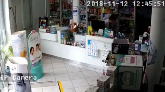 Rosario: asaltó una farmacia y quedó registrado por las cámaras