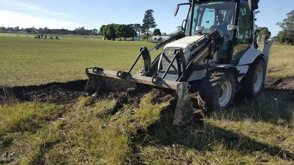 Alvarado comenzó a construir tres nuevas canchas en su Villa Deportiva