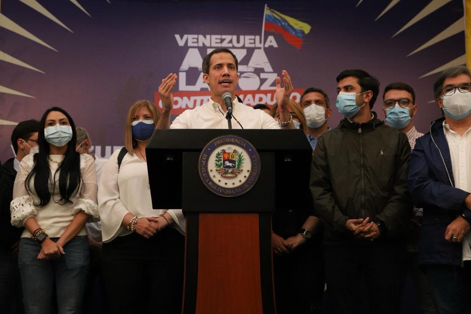Guaidó celebra la audacia del equipo de la Consulta Popular