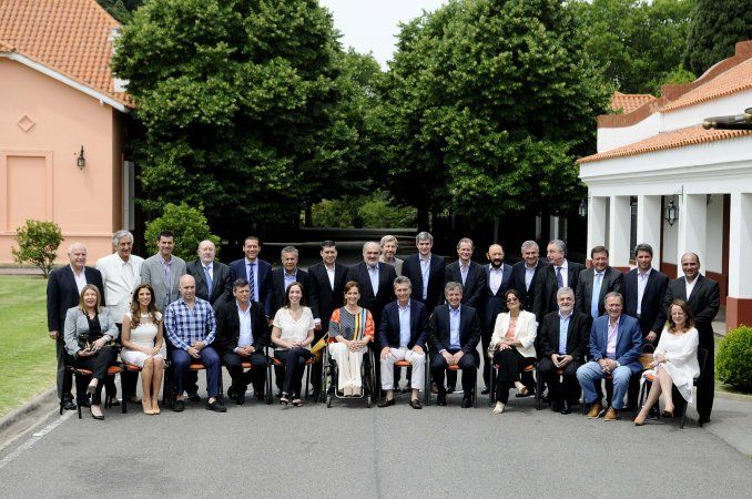 Macri recibió a los gobernadores y se comprometió a trabajar por "una Argentina federal"