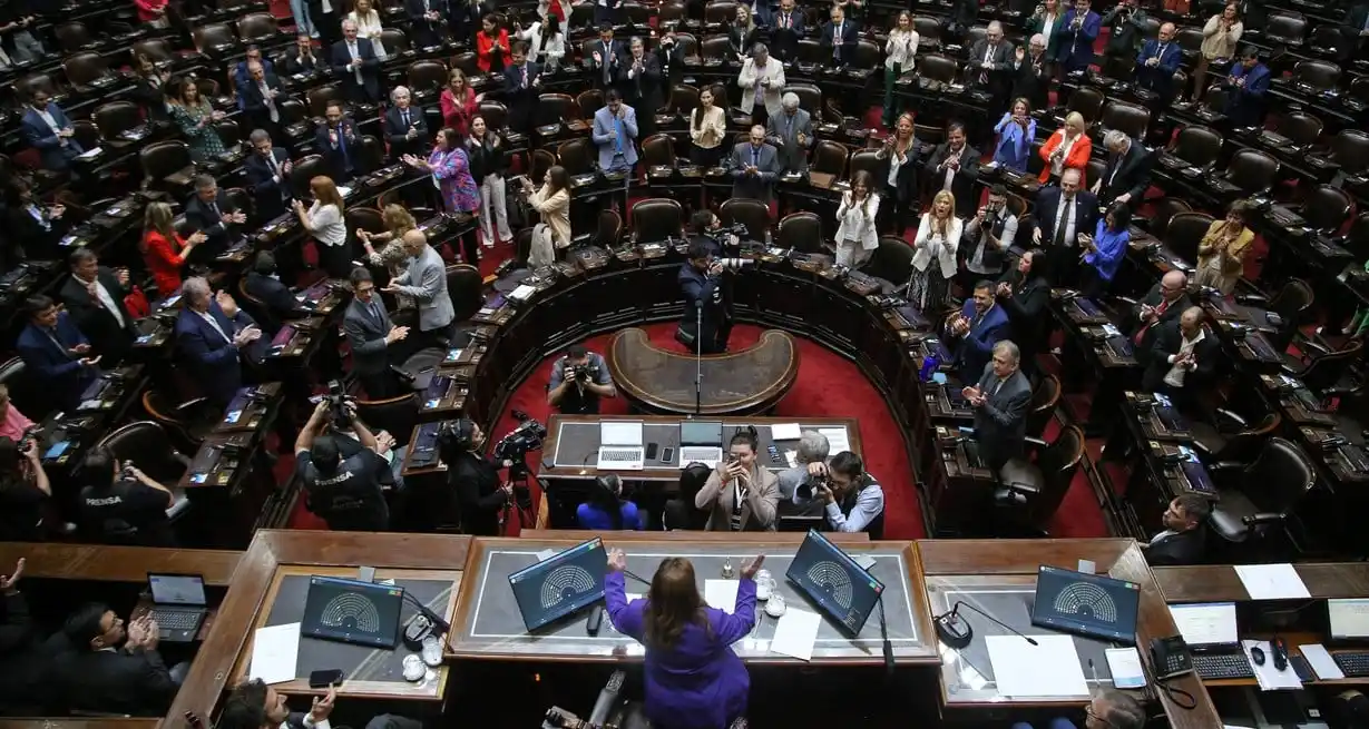 Con caras nuevas y otras ya conocidas, el Congreso avanza hacia una nueva etapa política a partir del próximo lunes.
