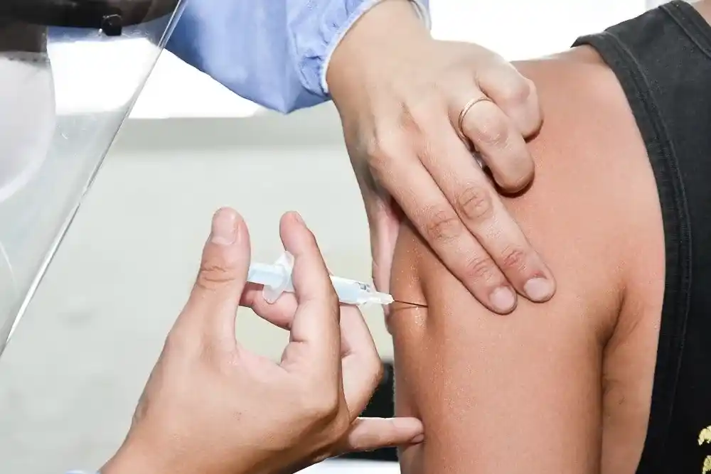 Adelantan el inicio de la campaña de vacunación contra la gripe