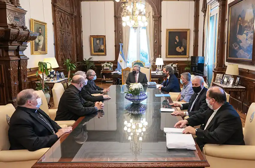 Fernández recibió a cúpula de Iglesia por primera vez desde aprobación del aborto