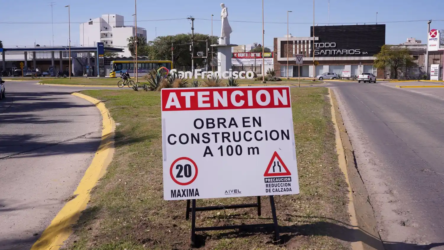 Cortan media calzada en avenida Cervantes por obras este viernes