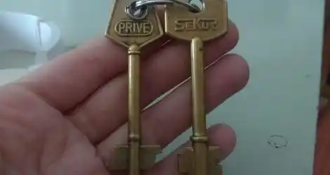 Llaves encontradas en la barranca