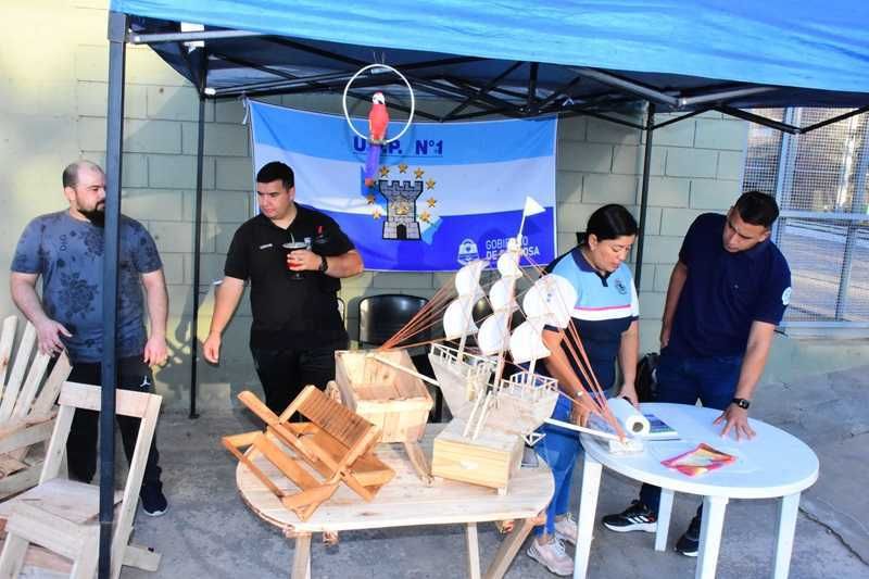 Internos de unidades penitenciarias expusieron
sus trabajos una feria de talleres artesanales