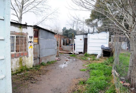La odisea de vivir en casas precarias, la cara más compleja de la deuda habitacional