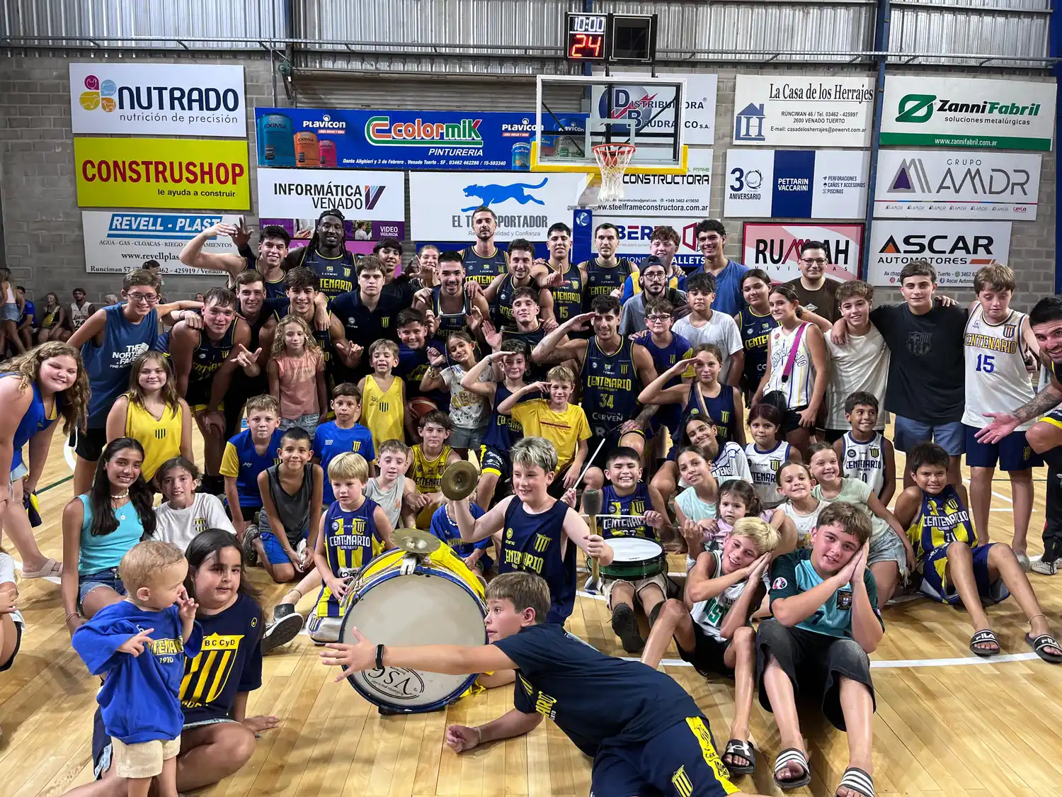 La Fiebre volvió a festejar en el Mateo Migliore que comienza a ser una fortaleza. Foto: Fabián Gallego