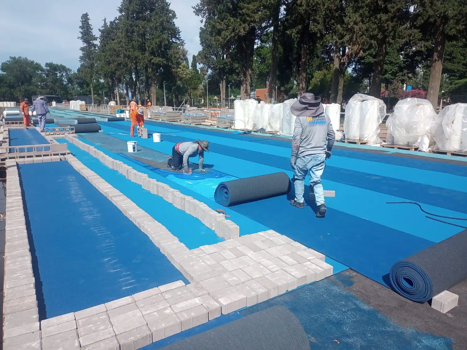 El Gobierno Provincial intensifica los últimos trabajos para dejar la lista la nueva pista de atletismo. Foto: Gentileza.
