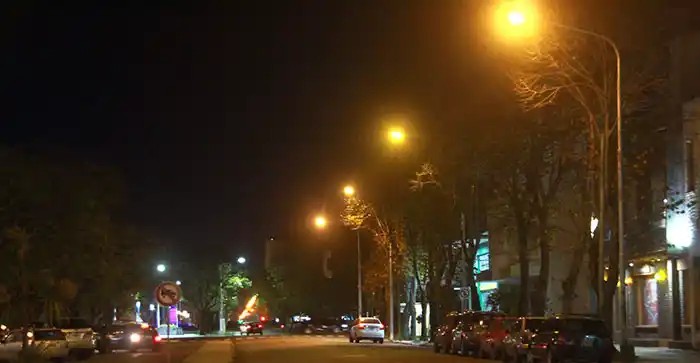 Recambio de luces en avenidas, remodelación de la plaza y construcción de un polideportivo