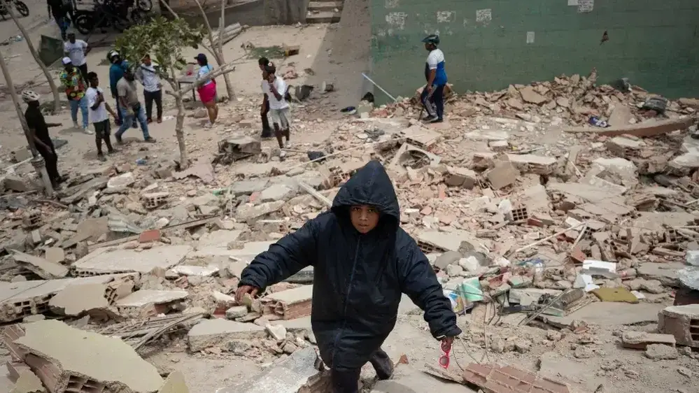 Los movimientos telúricos, de magnitud 7,2 y 7,5 en la escala de Richter, dejaron un escenario de devastación con edificios colapsados, ciudades enteras sin suministro eléctrico y severos daños en la infraestructura.