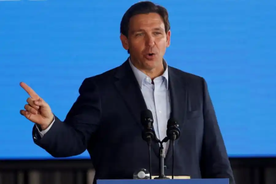 Amplían prohibición de clases de identidad de género en escuelas del estado de Florida