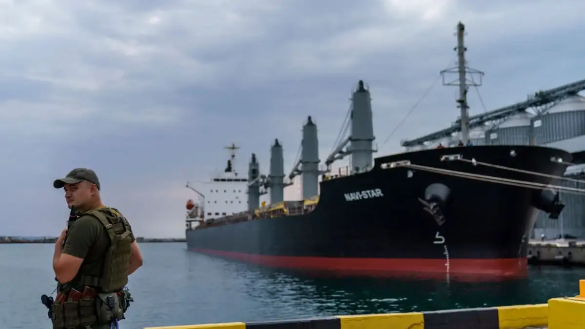 puerto ucrania barco guerra
