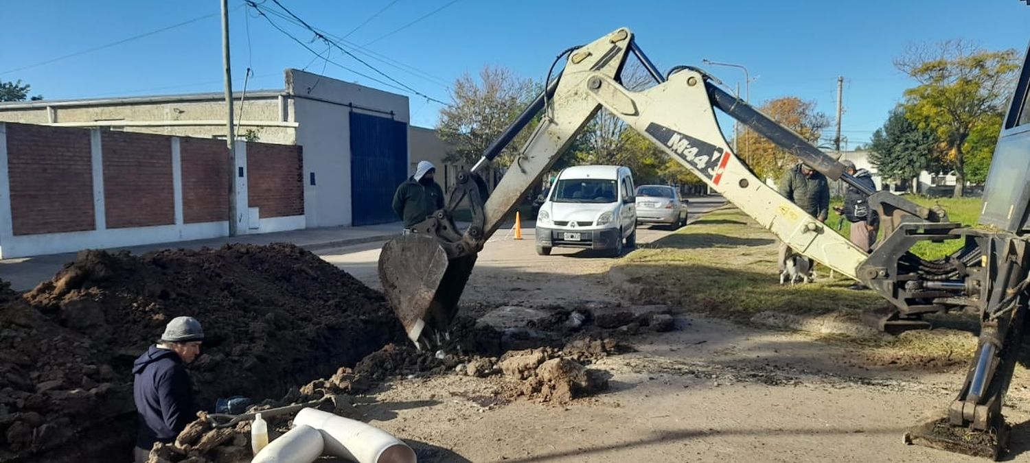 Realizan un nuevo aliviadero en la zona Este