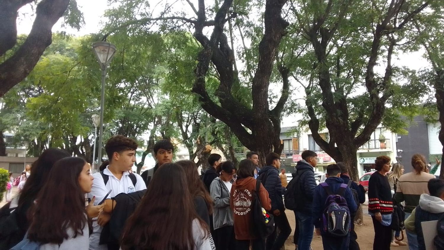Amenazas de bomba: cuando terminó la Brigada Antiexplosivos, volvieron a evacuar la escuela Normal