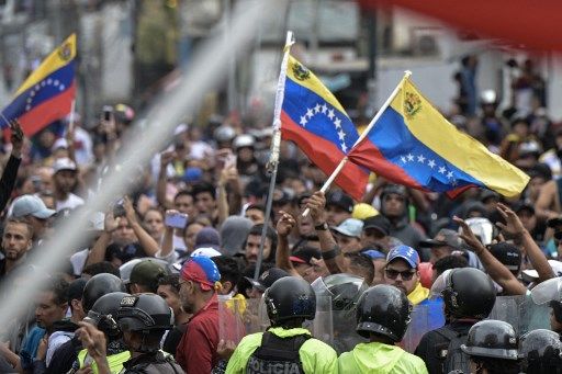 PROTESTAS EN TODO EL PAÍS y cuestionamiento internacional tras reelección de Maduro (+Videos)