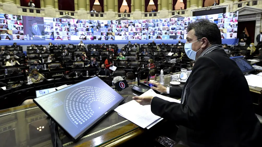 Massa firma resolución para volver a las sesiones presenciales en Diputados