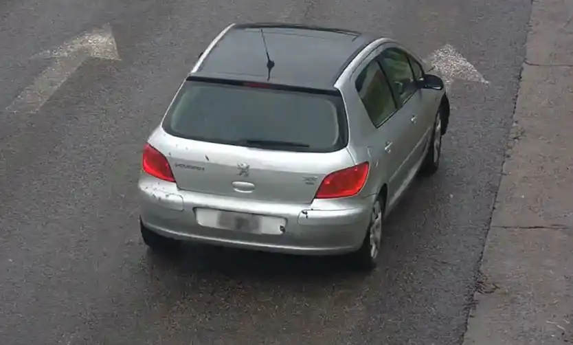 Capturan a un hombre que circulaba en un auto vinculado a un robo