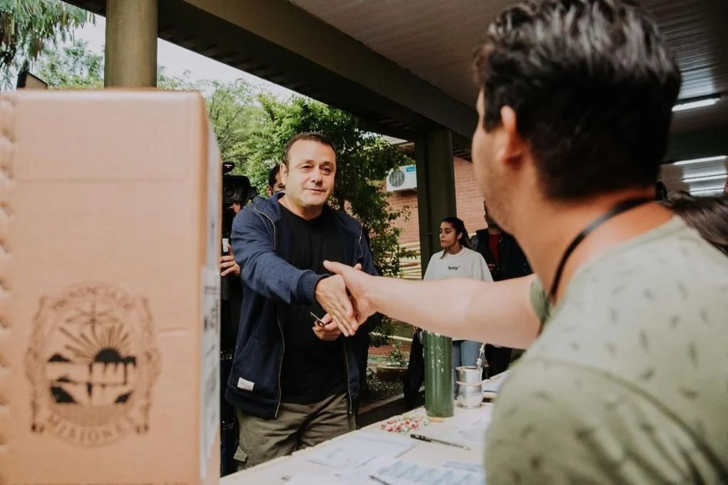 Herrera Ahuad votó e invitó a los misioneros a sufragar. Destacó la madurez y el respeto que caracterizó la campaña