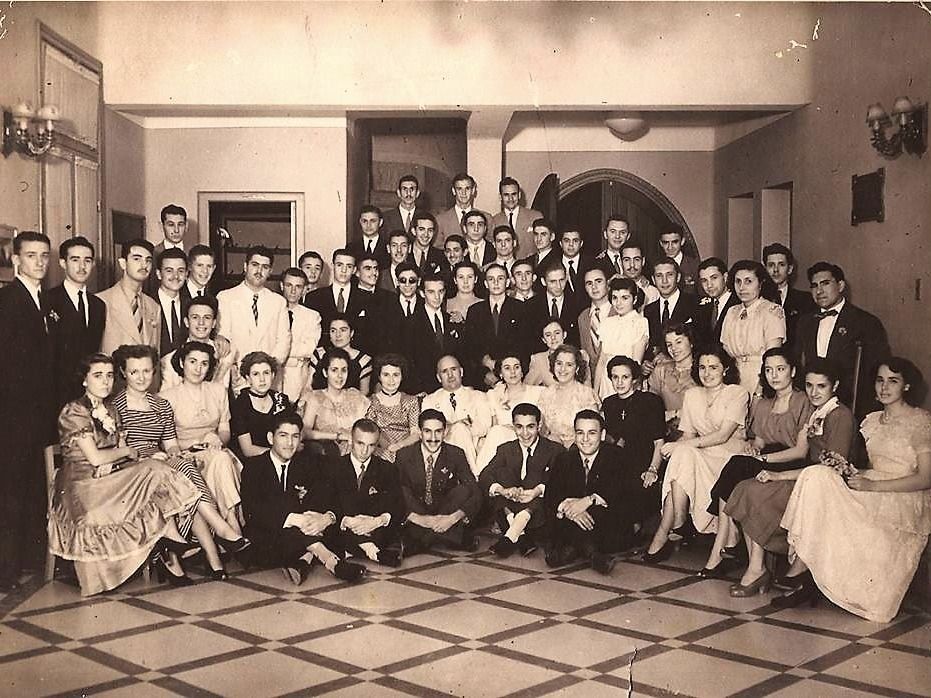Fotografía de la época de la oficialización del colegio.