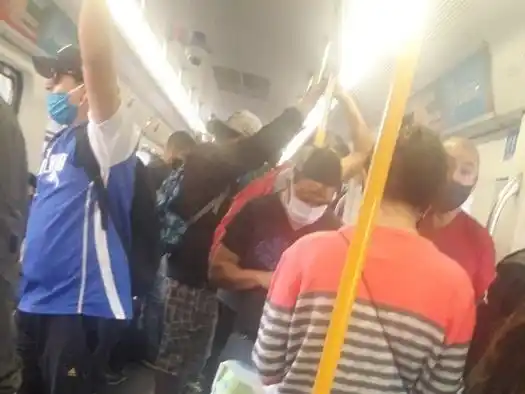 Pese al feriado por carnaval, miles de pasajeros se quejaron en las redes por los trenes llenos en el AMBA