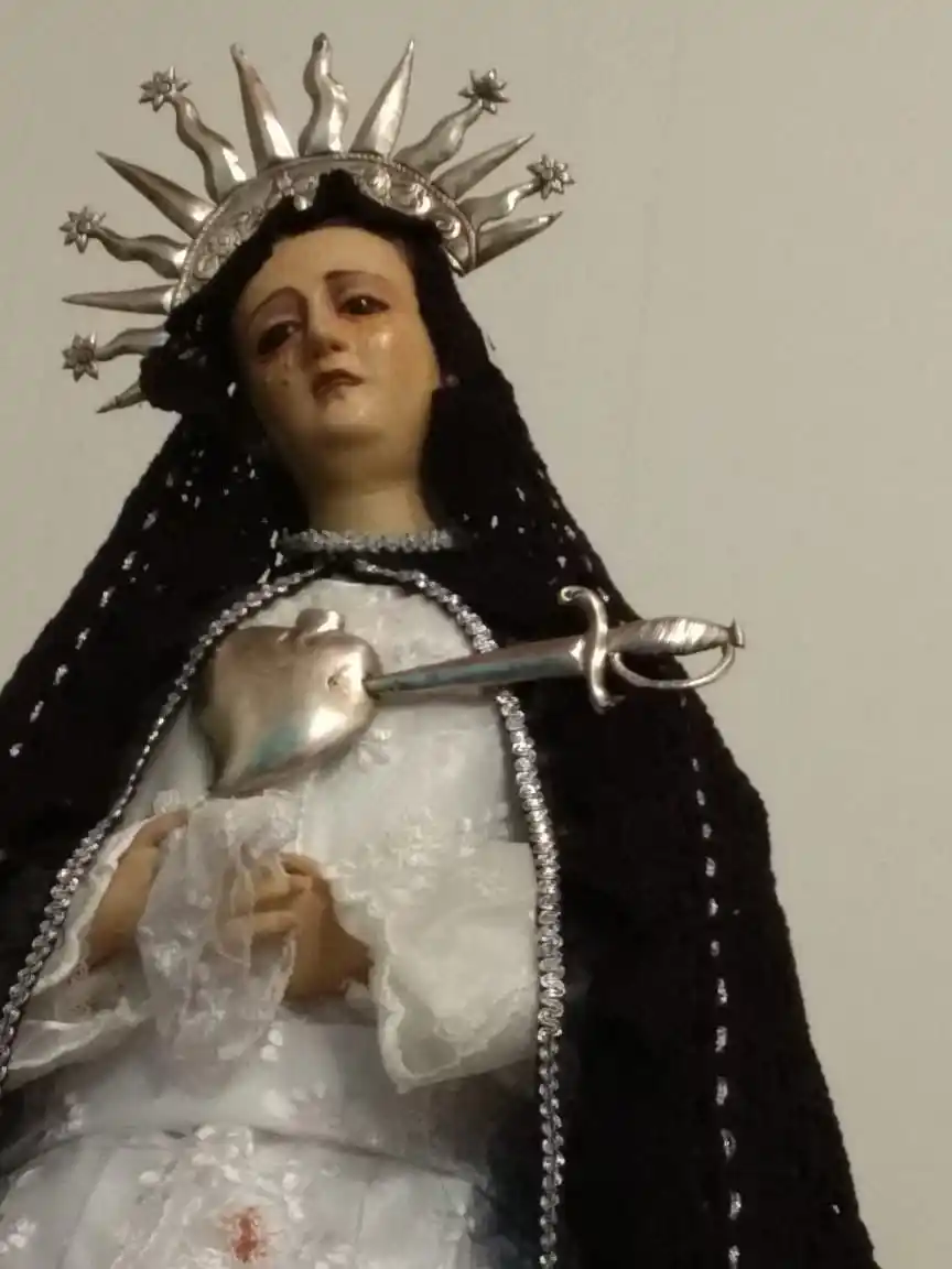 Conmoción en San Martín Norte por una virgen que “lloró sangre”