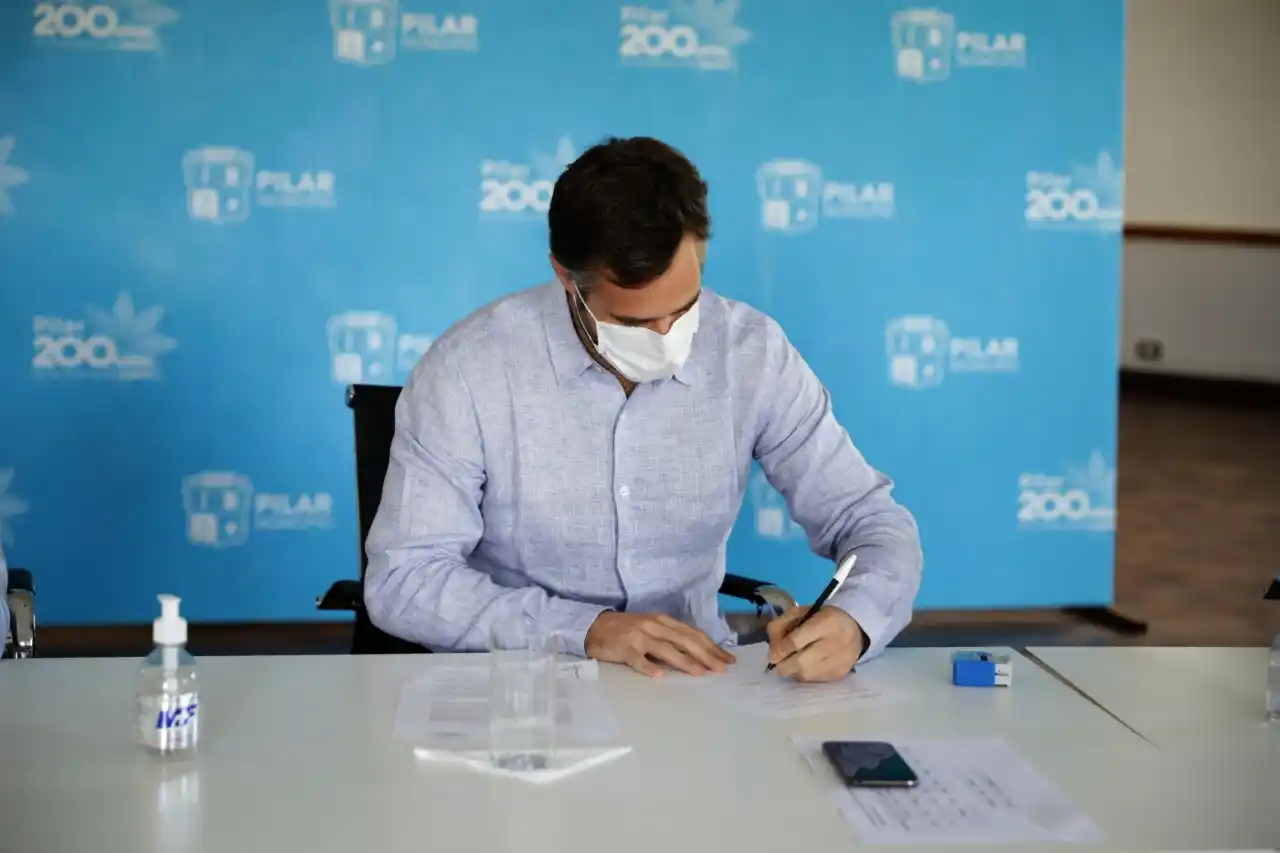 Paritaria 2021 en Pilar: Achával firmó un 35% de aumento a los municipales