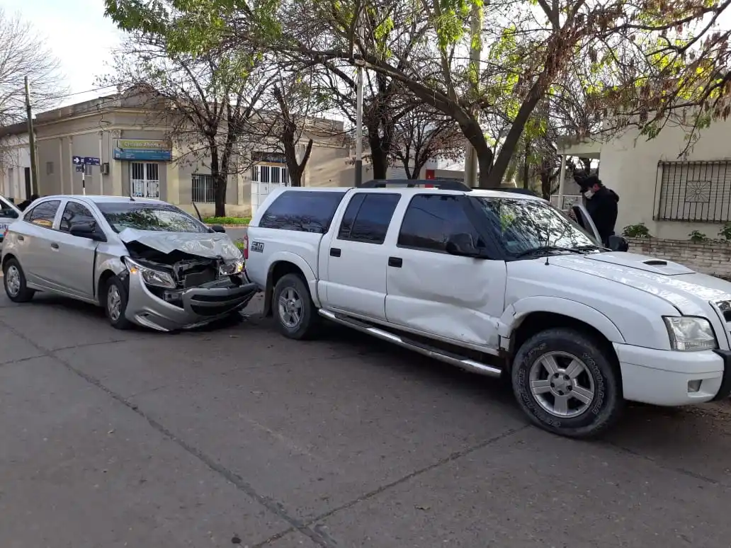 Colisión en intersección e Minguillón y Soñez